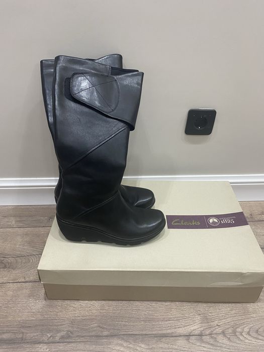 Продам сапоги осенние Clarks