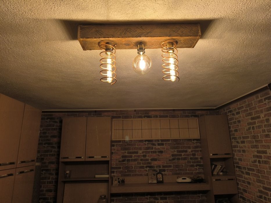 Полилей изработен от мед и дърво