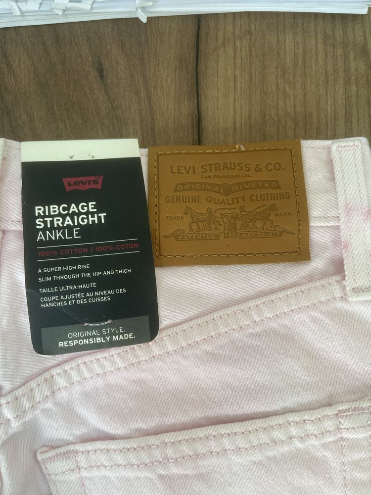 Blugi Levi’s noi, cu eticheta, talie inalta, marimea 25x29