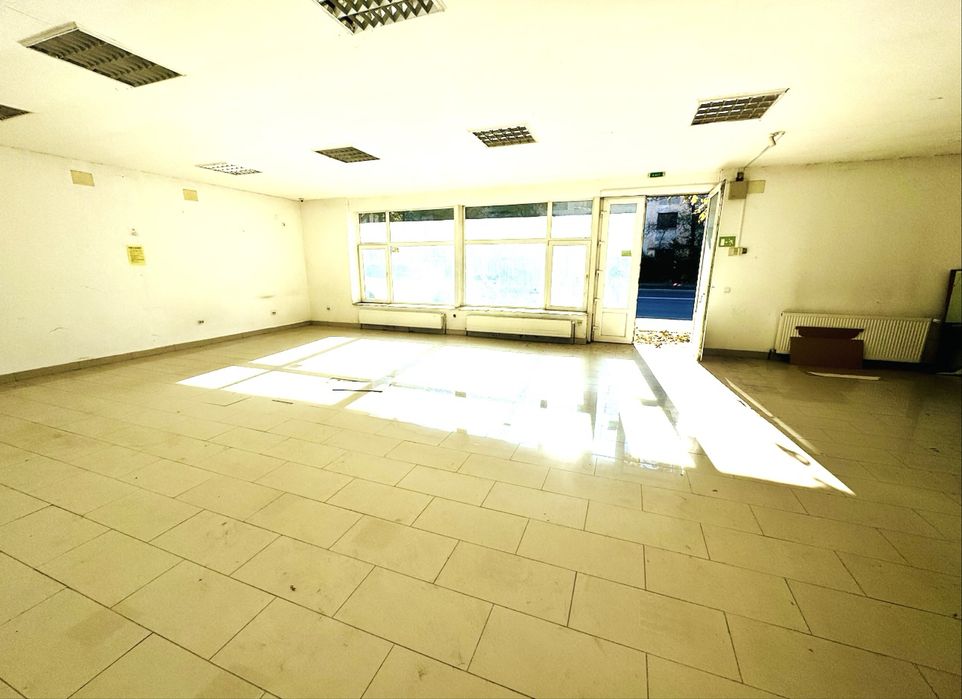 Spatiu comercial de inchiriat la bulevard zona Siraj