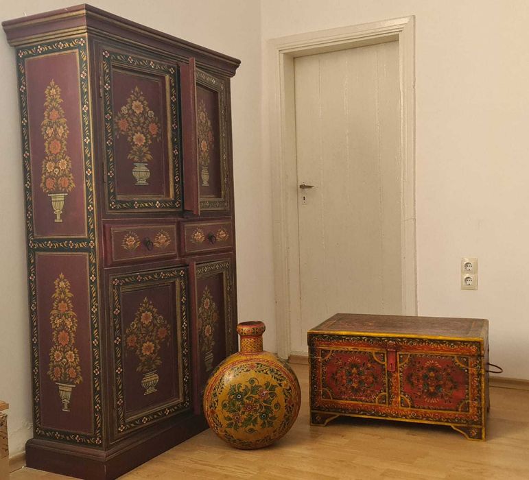 Продавам уникални ръчно рисувани мебели и декорация