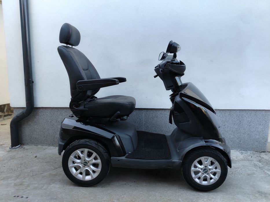 Cărucior scuter electric persoane cu dizabilități