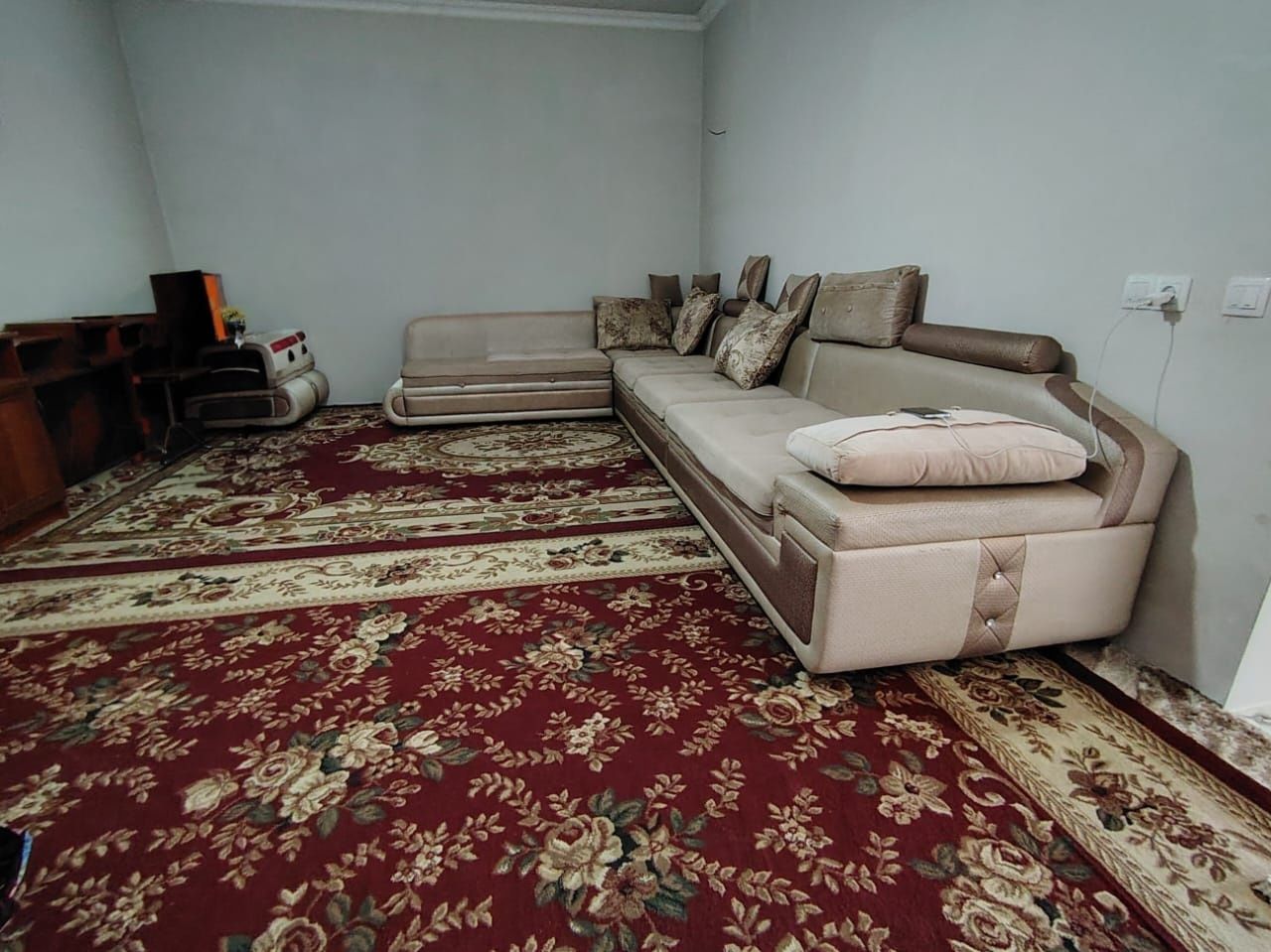 Продам диван для гостиной