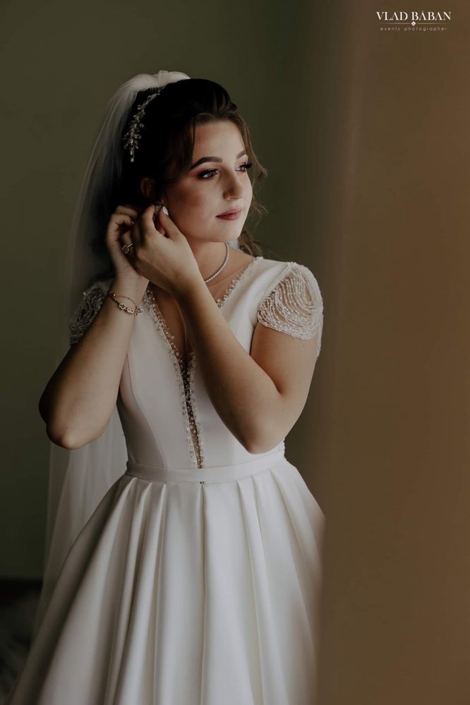 Rochie mireasa cu cerc