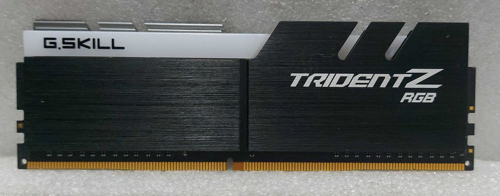 Memorie 8GB DDR4 G.Skill Trident Z RGB