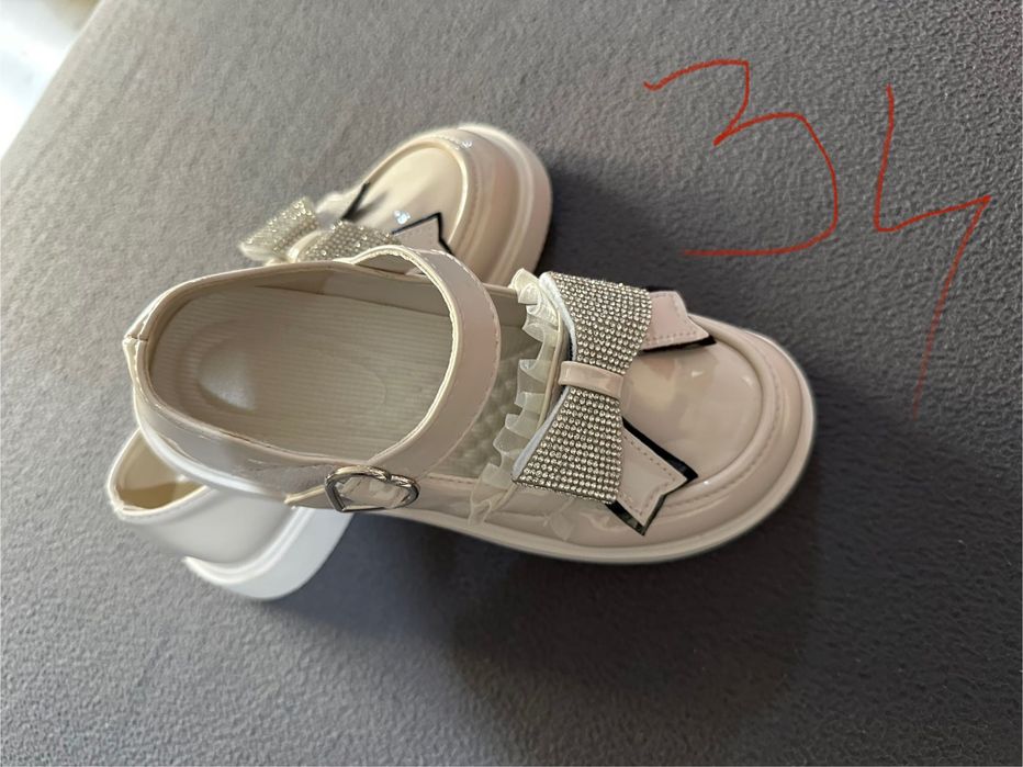 Vând adidași și pantofi fetițe