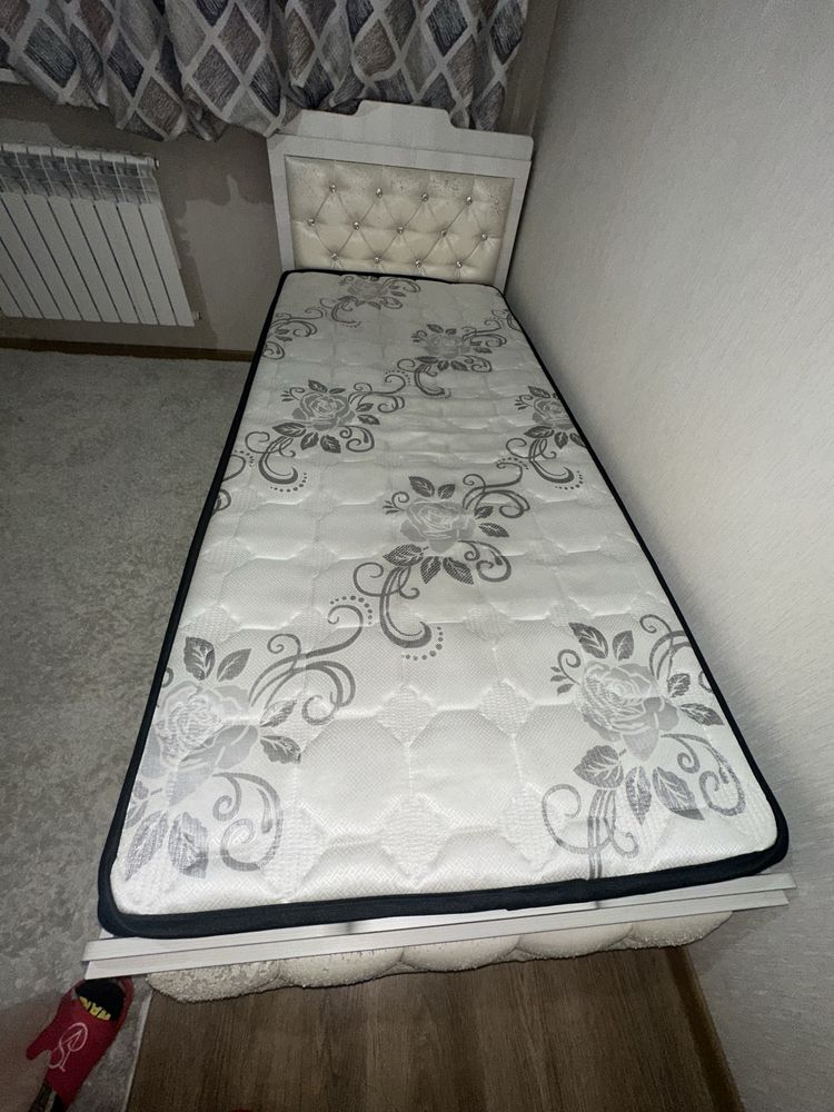 Продам односпальную кровать