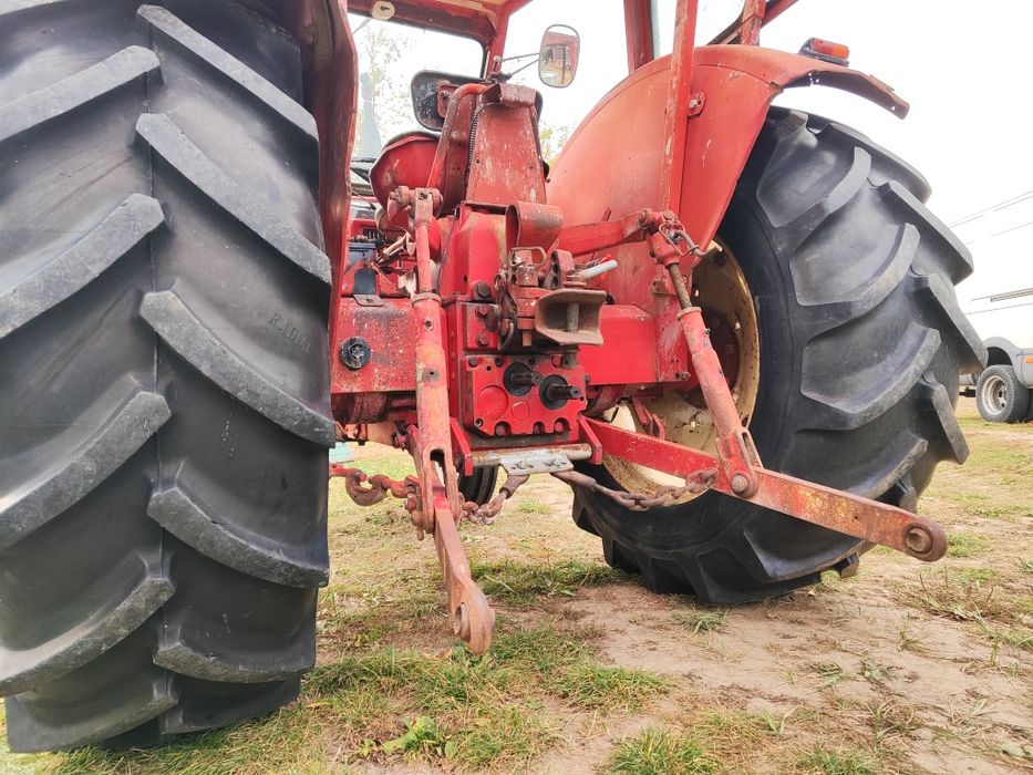 Tractor 824 International 75 cp.