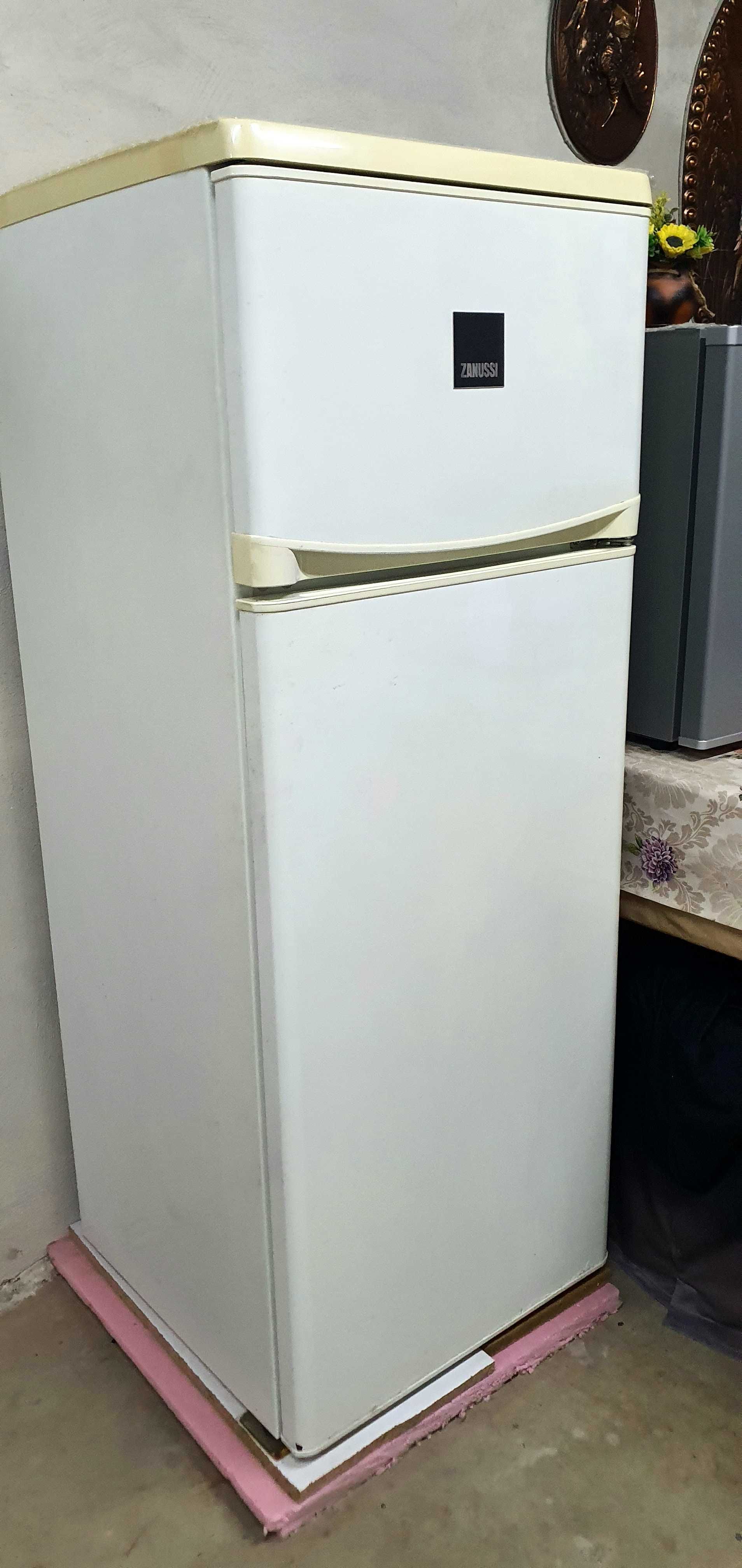 Хладилник с 2 врати Zanussi®, 259 л, Клас A+, H 159