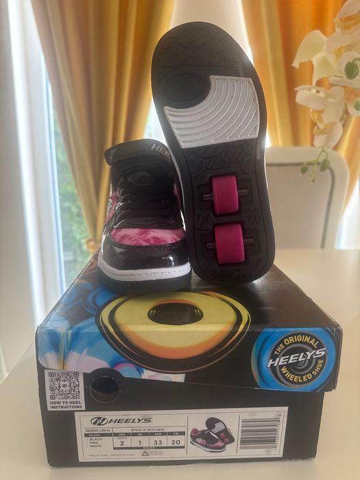 Vând pantofi cu roți mărimea 33