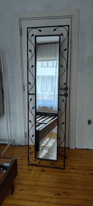 Огледало с рамка от ковано желязо