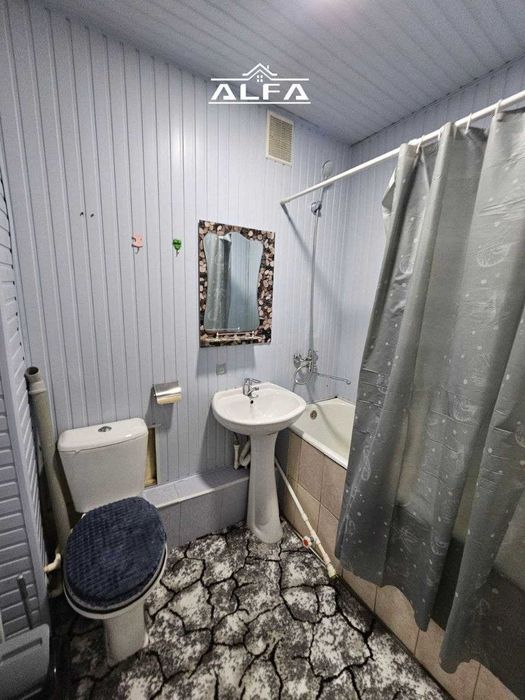 Buxoroda kvartira sotiladi  2 xonali 60m² 3-qavat.