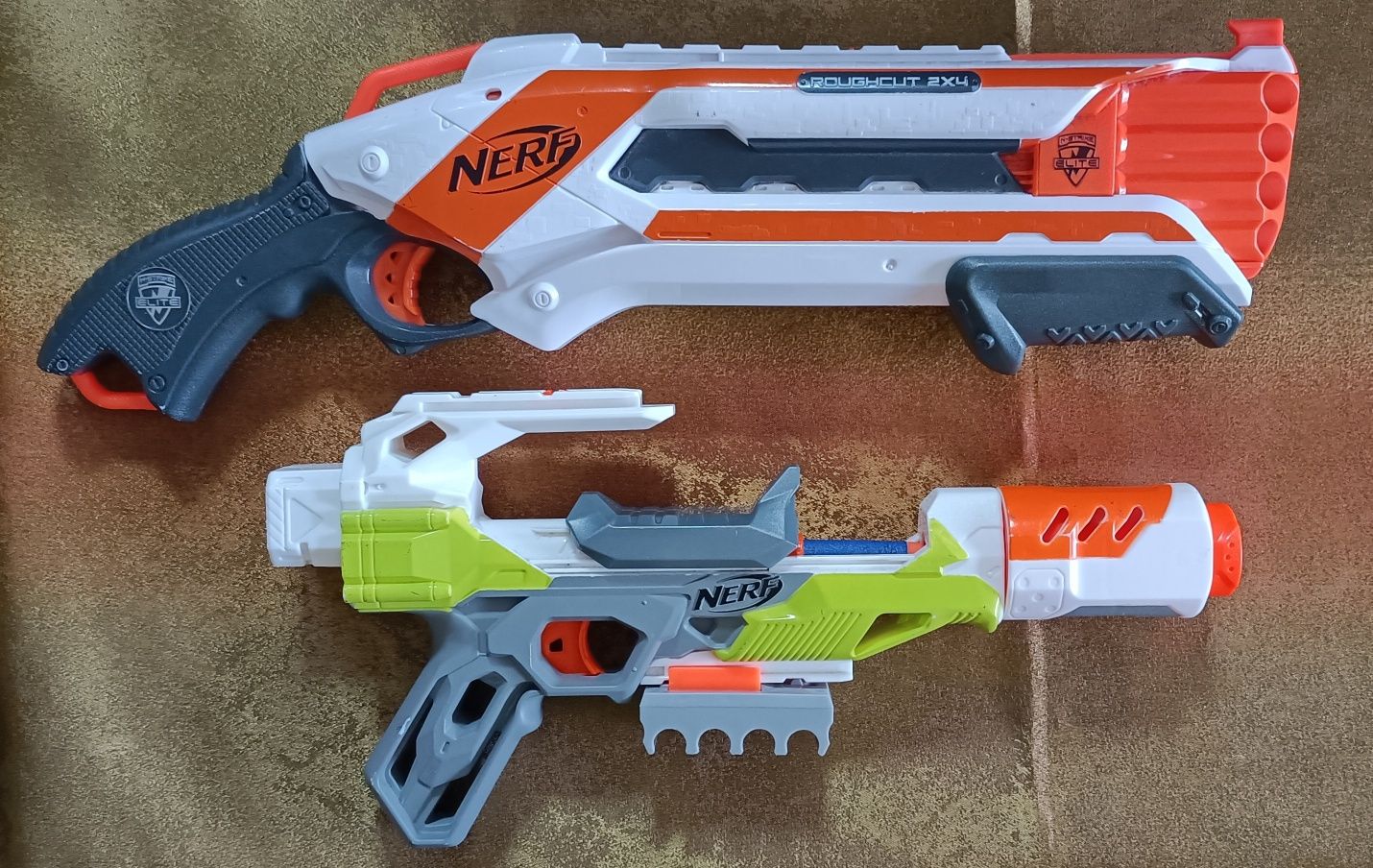 Două puști de jucărie Blaster Nerf