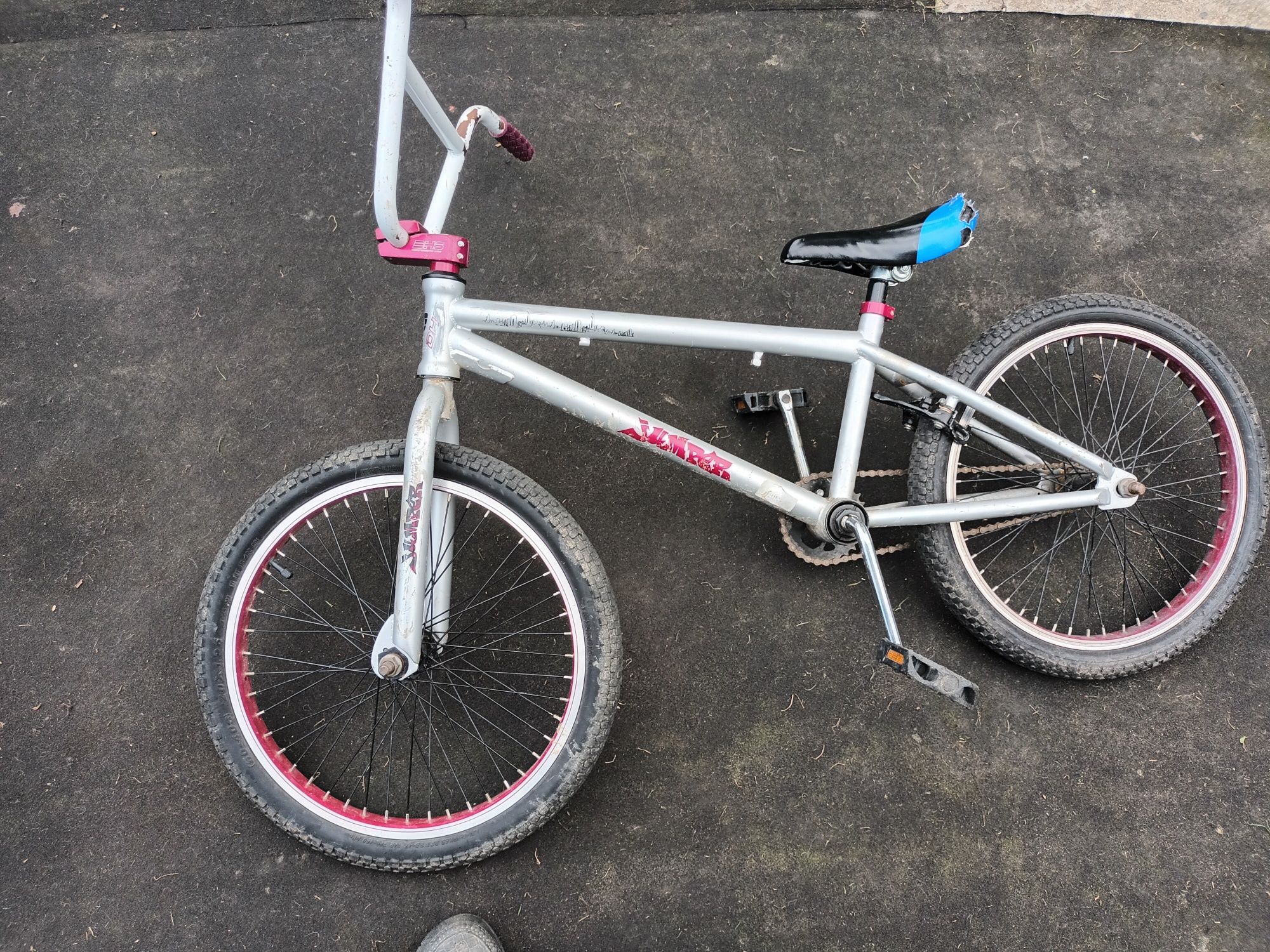 Vând bicicletă BMX