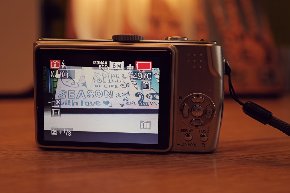 Aparat foto Panasonic Lumix TZ3 lentile Leica card incarcator