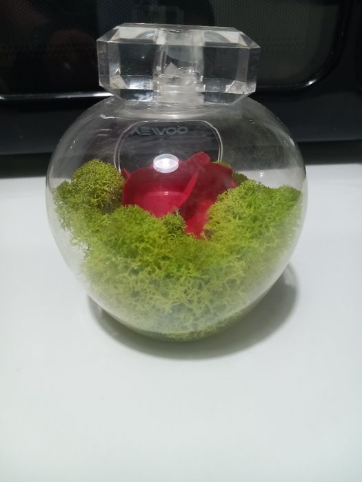 Vând aranjament floral,recomandat cadou,produs nou,de calitate.