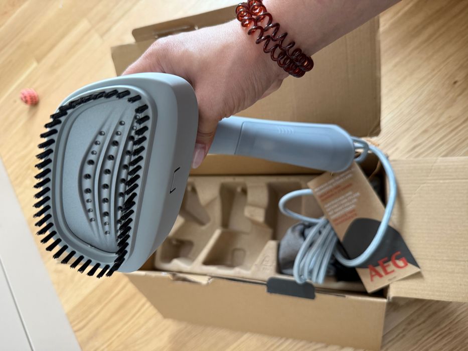 AEG Delicate 7000 Уред за гладене с пара