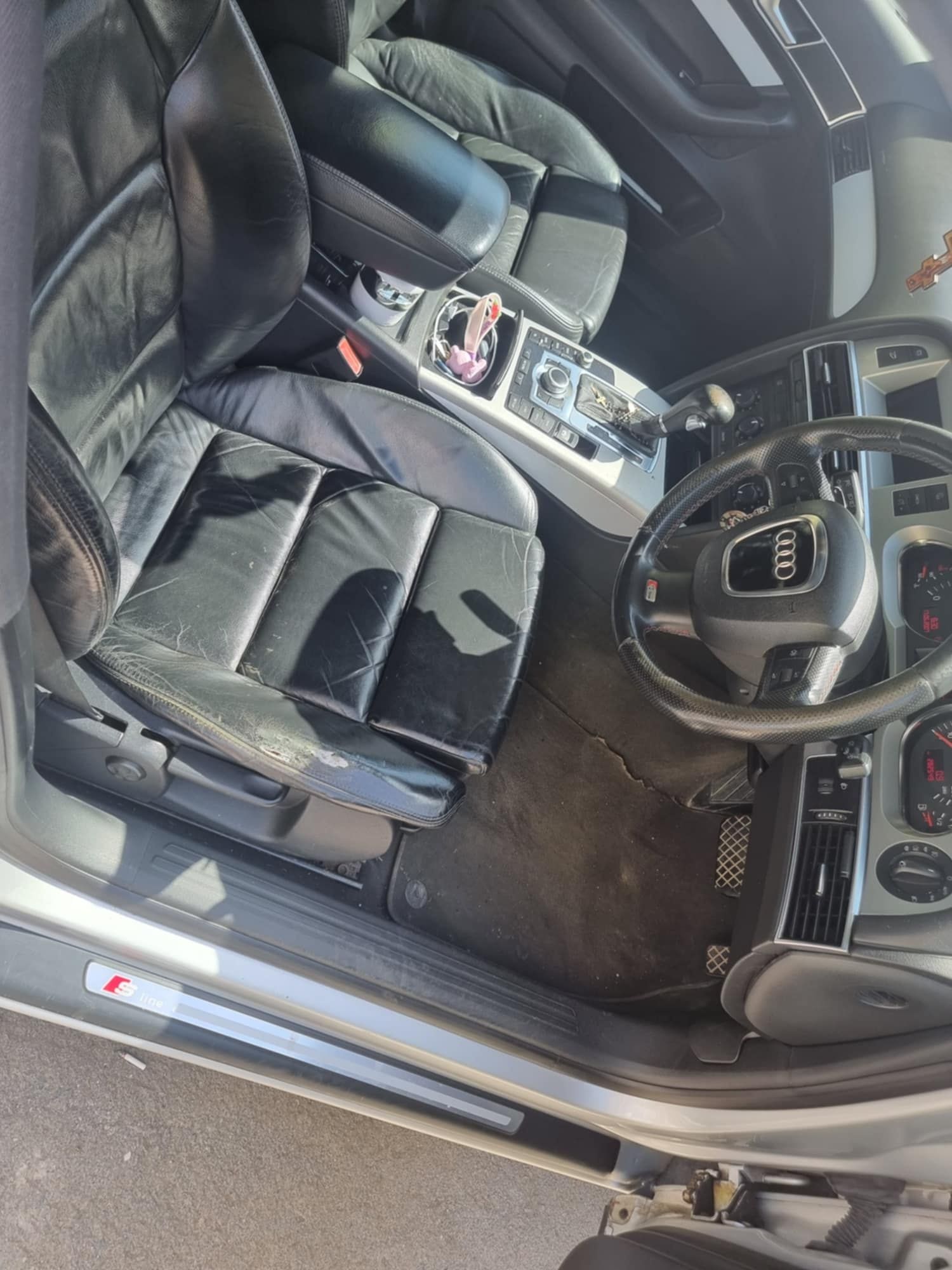 Audi A6,mot 2.o diesel,s line,an 2008,inmat in Rom,volan dreapta,cutia