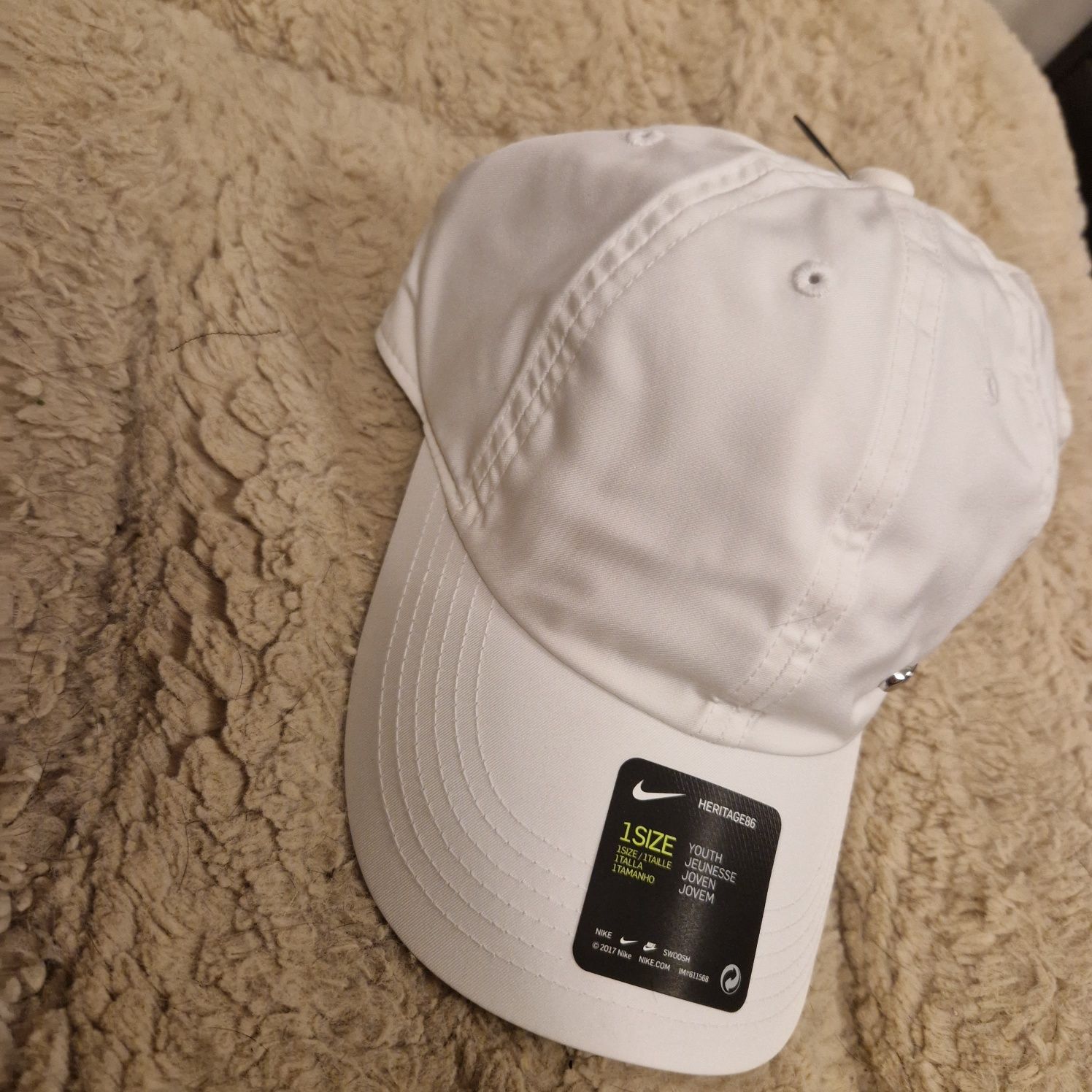 Шапка NIKE white