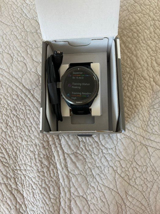 Часовник Garmin Forerunner 965