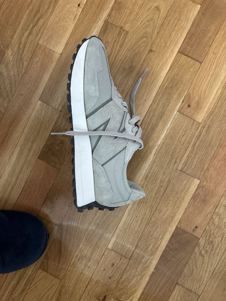 Продавам New Balance 44