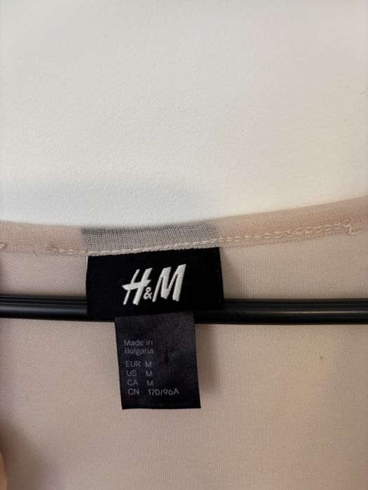 Rochie eleganta, cu detalii la umeri