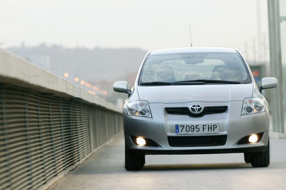 Dezmembrez Toyota Auris 2007 1.4 - 2.0 diesel