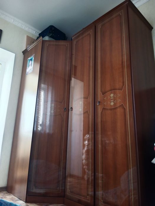 Продам      угльовои    шкаф
