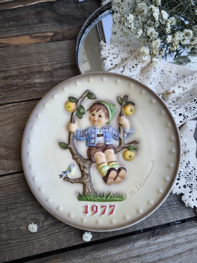 Колекционерска чиния Hummel 1977 г.