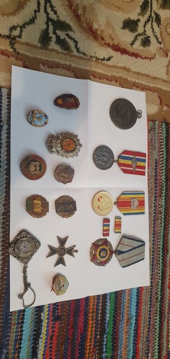 Medalii insigne și decorații vechi