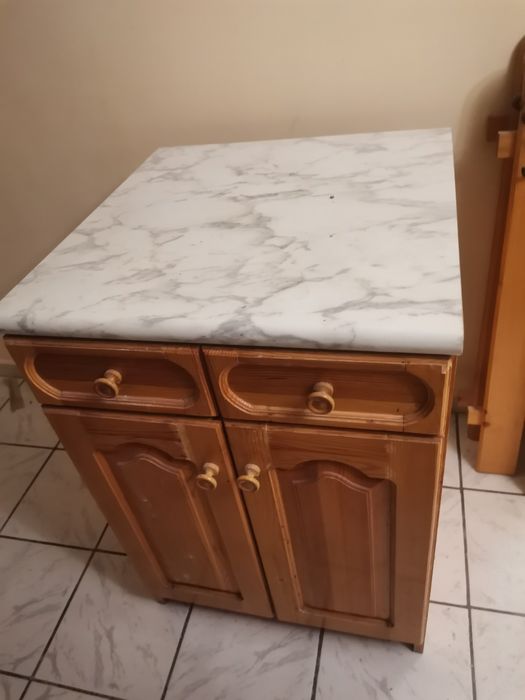 Дървен шкаф от масив шир/дълбочина/височина 60/61/86см