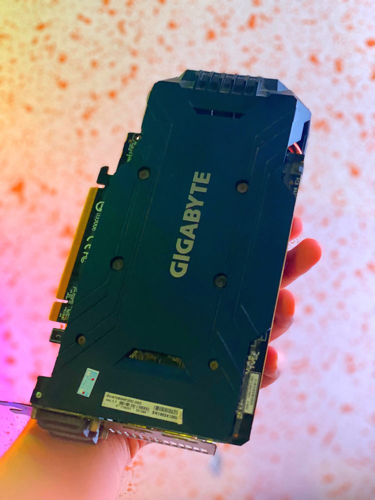 Видеокарта GTX 1060 Gigabyte
