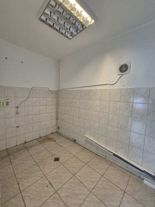 Spatiu comercial 3 camere