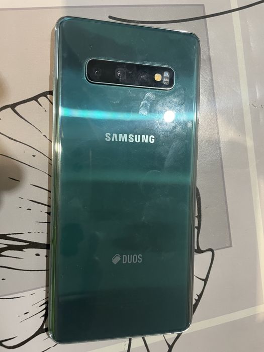Продавам Samsung S10+