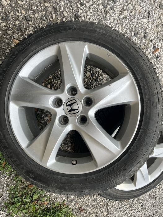 Зимни гуми-225/50/17-Dunlop