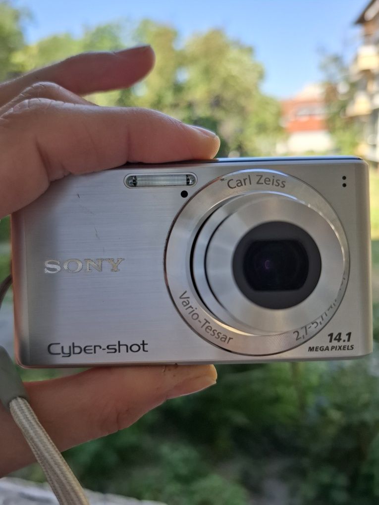 Комплект Компактен дигитален фотоапарат камера SONY Cybershot DSC-W530