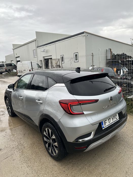 Renault Captur 2023 1.4 BENZINA HYBRID AUTOMAT usor avariat / lovit