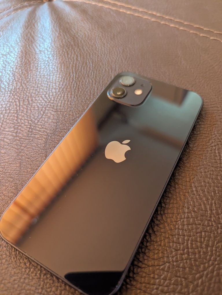 Продавам iPhone 12 128GB