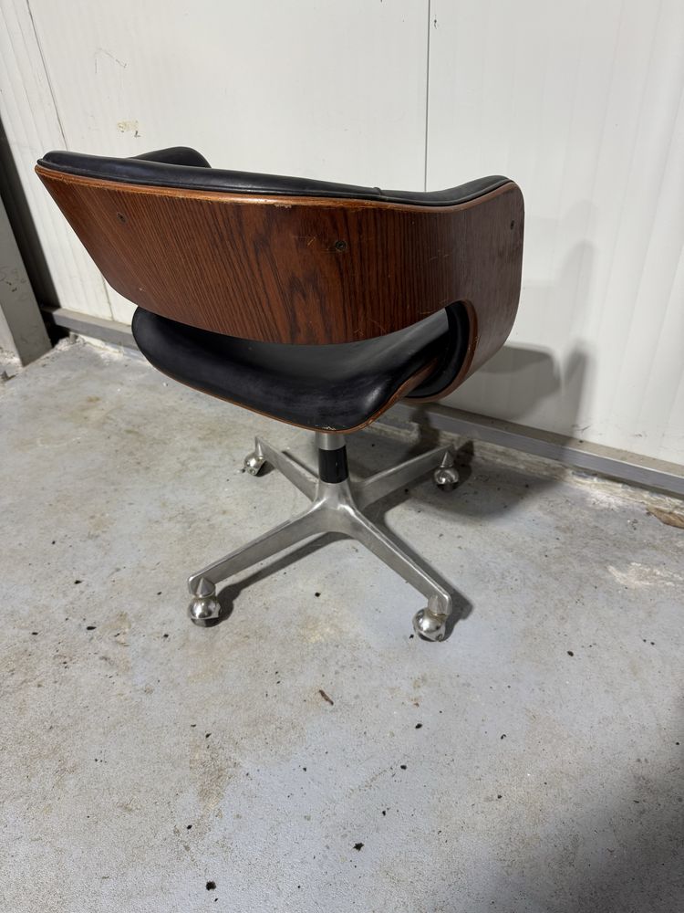 Scaun de birou, designer britanic Martin Grierson
