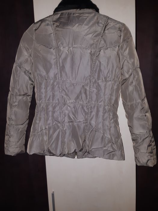 Geacă scurtă cu pene