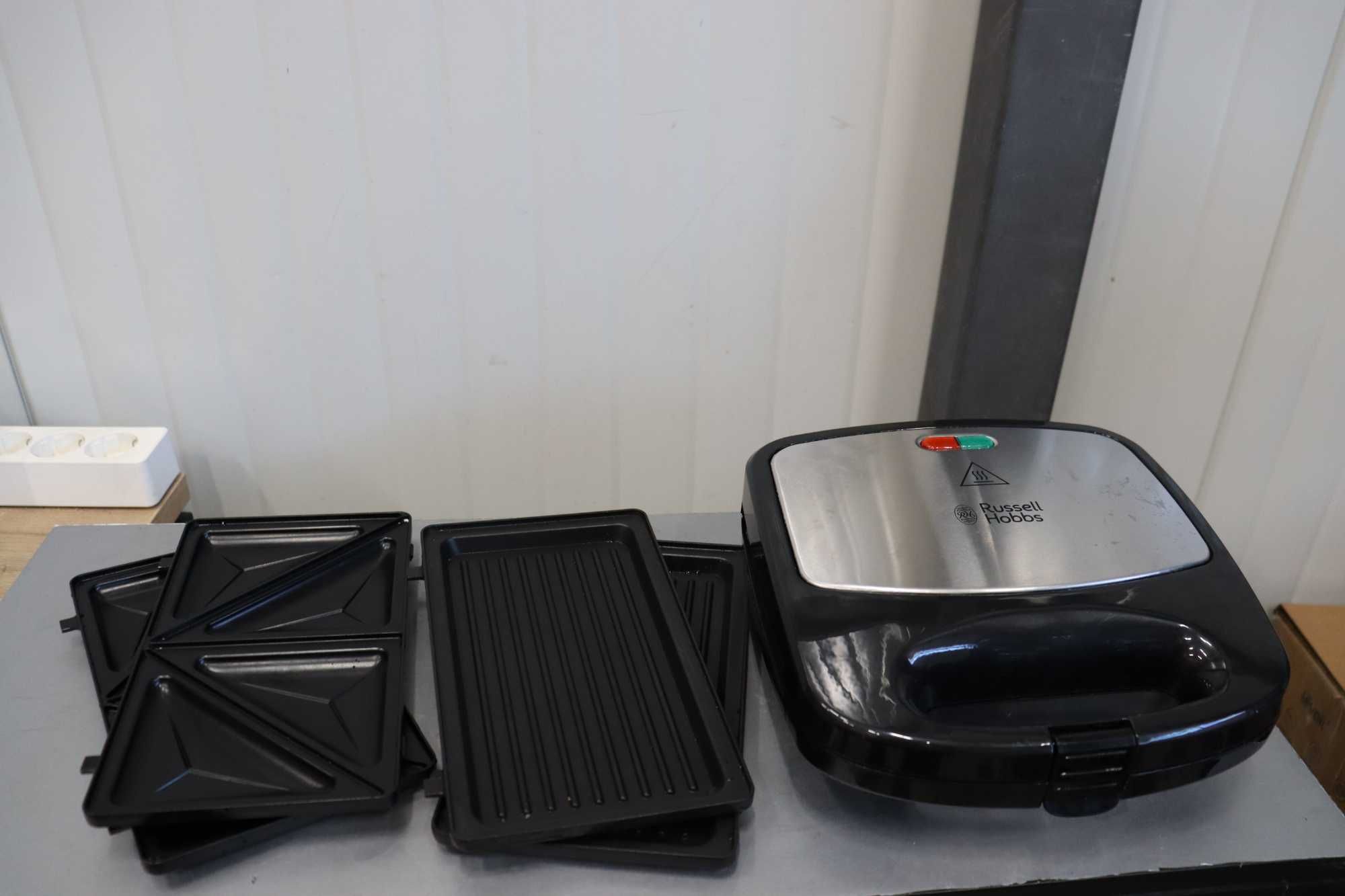 Уред за сандвичи 3 в 1 Russell Hobbs С ДЕФЕКТ