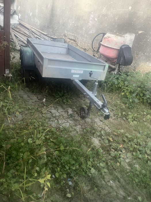 Vand remorcuță mai multe detali in privat