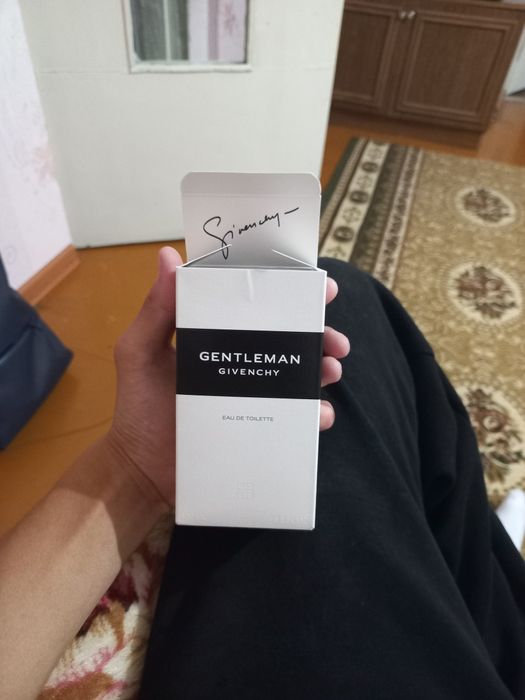 продаю с гарантией Givenchy Gentlemen