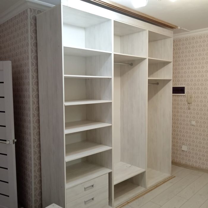Продам шкаф купе в прихожую или спальню
