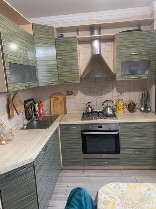 Кухонный гарнитур и духовка