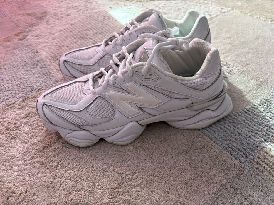 Adidasi New Balance 9060, in conditii foarte bune