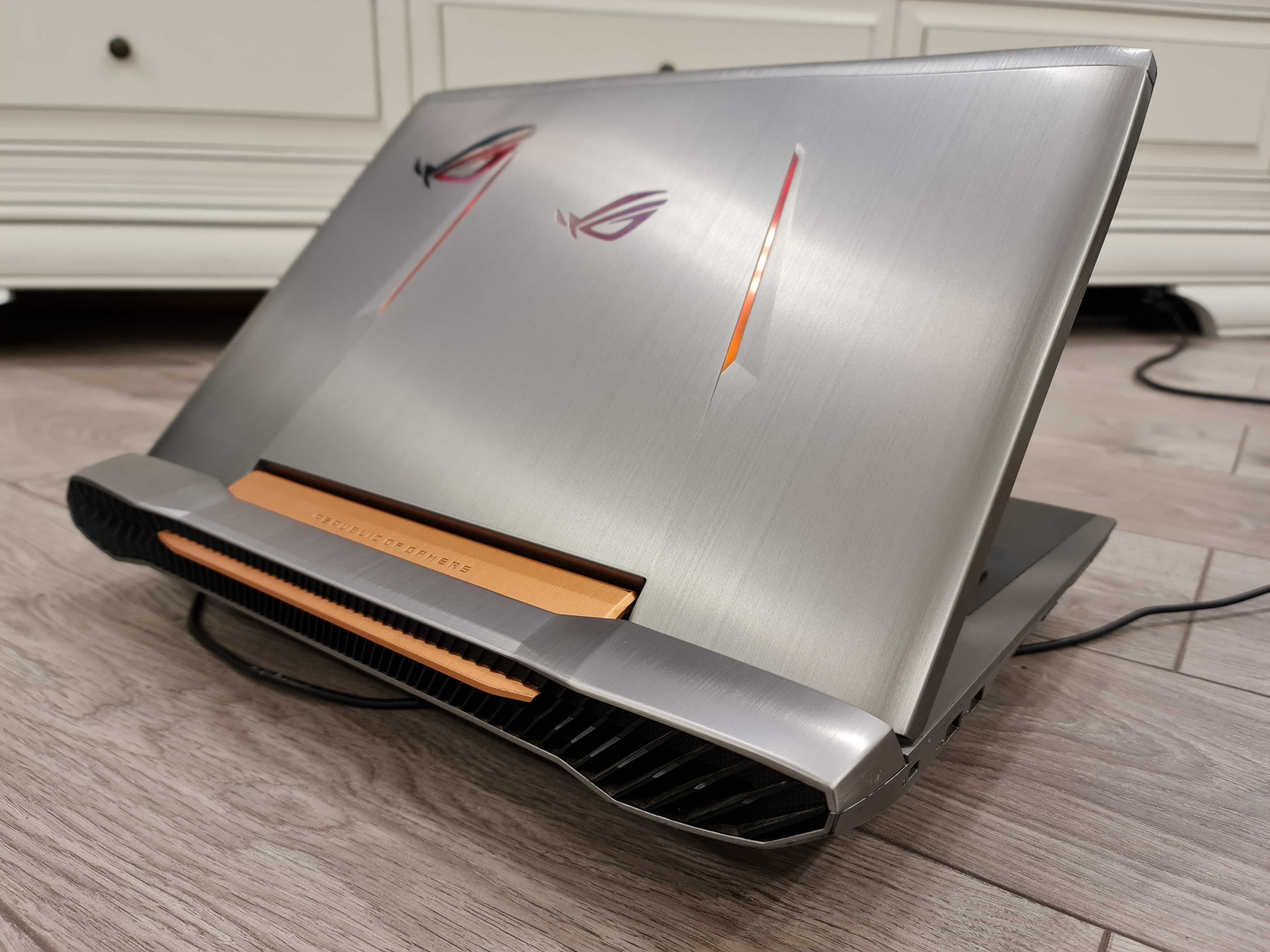 laptop gaming Asus Rog 17", intel core i7 +cooler + mouse + tastatura.