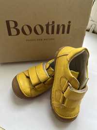Продам детские кроссовки Bootini