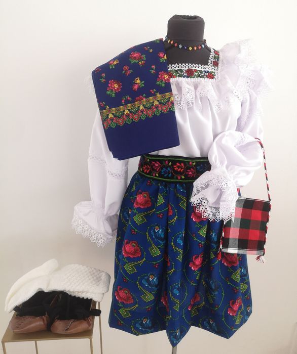 Costum popular complet pentru doamne de Maramures