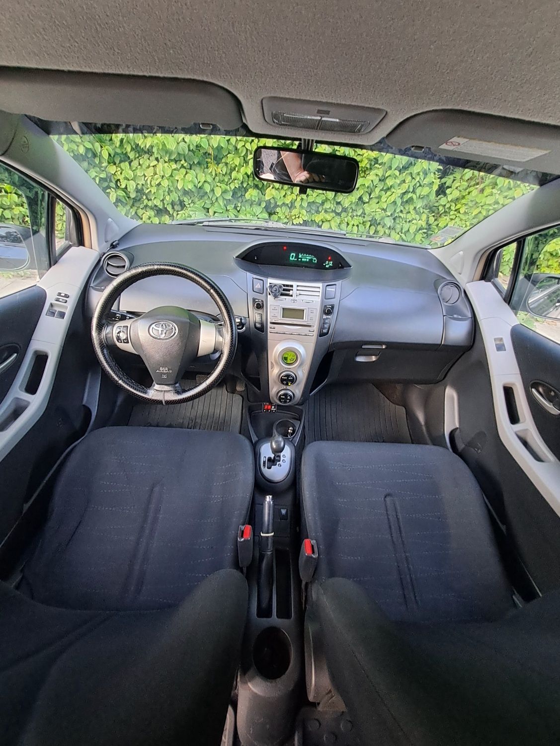 Toyota Yaris automata,1.3 benzina,90 cp